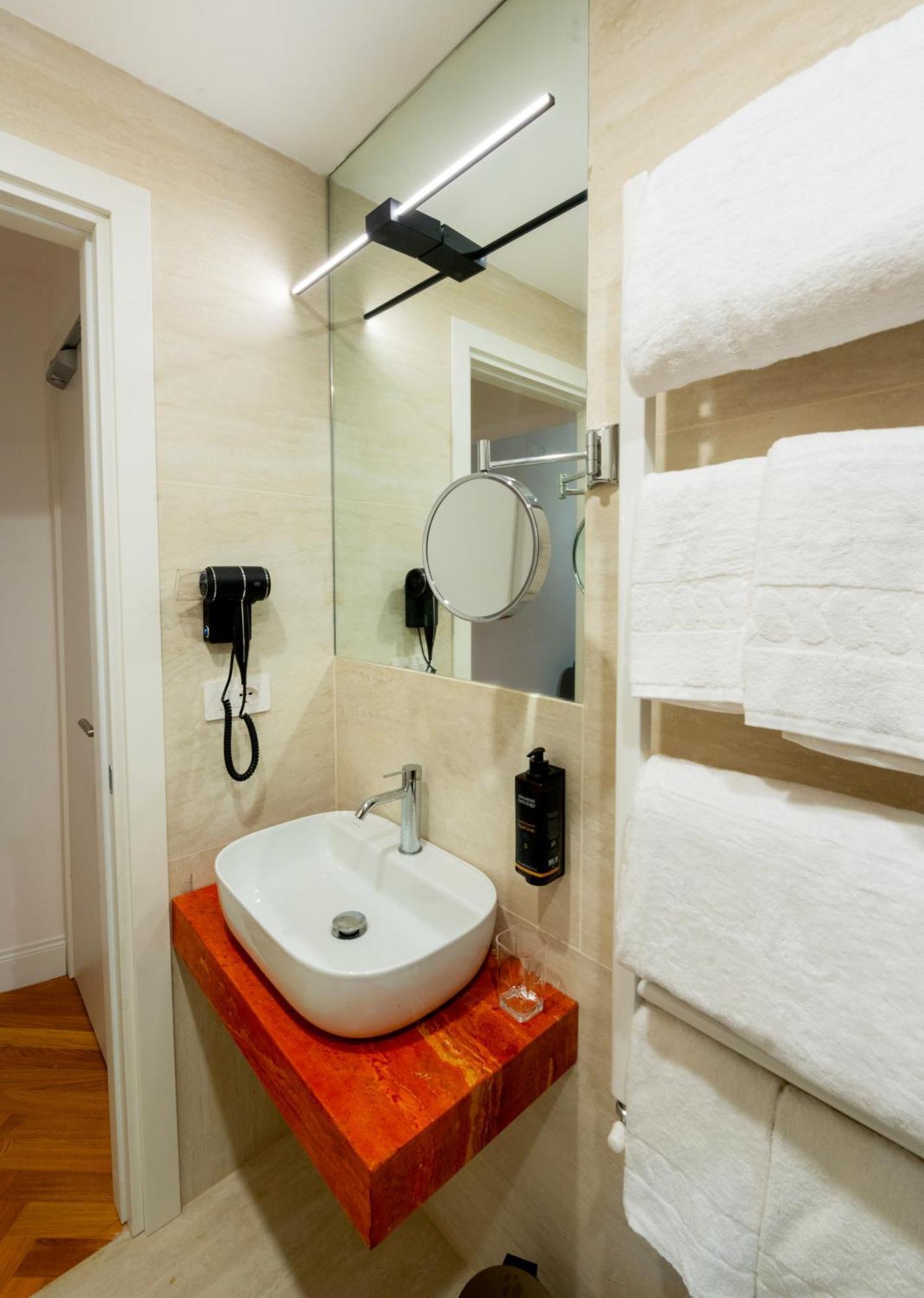 Agh - Capranica Hotel Rome Buitenkant foto